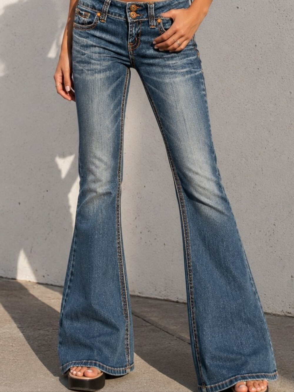 👖 Refuge Pop Starlit Flare Jeans Women's Size 4 Long Y2K Medium Wash Stretch